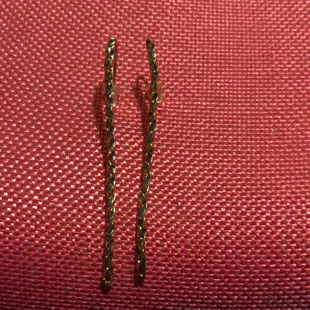 Gold earring